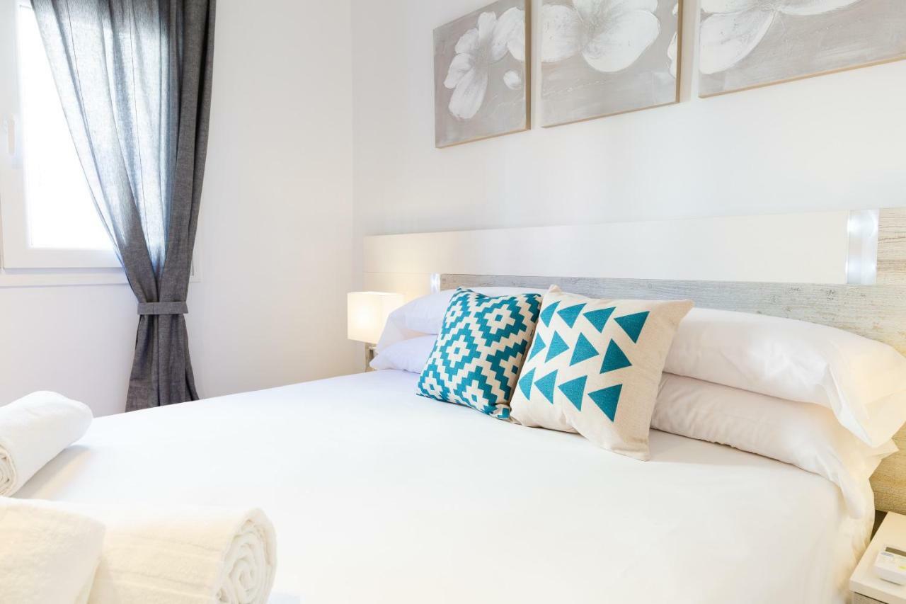 Picasso Daisy Apartment ฟูเอนฮิโรลา ภายนอก รูปภาพ