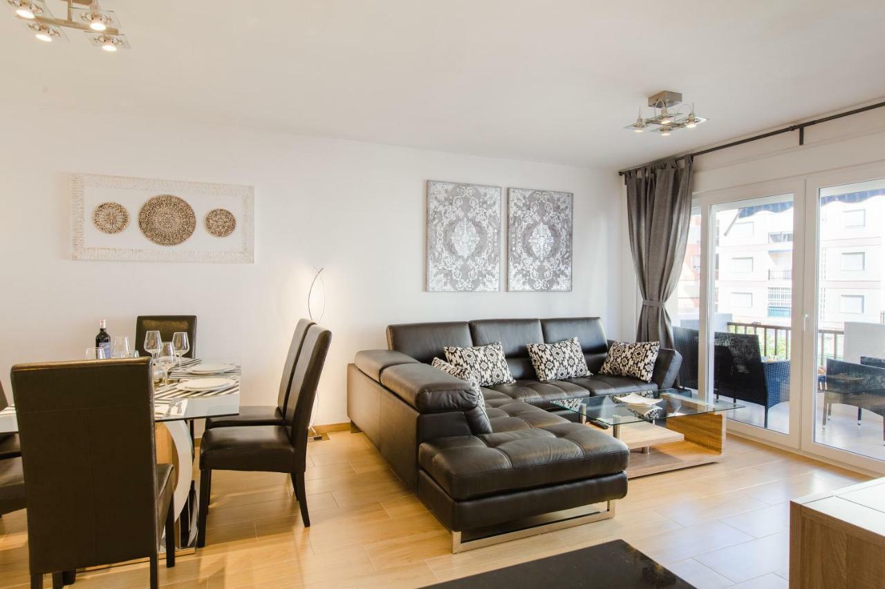 Picasso Daisy Apartment ฟูเอนฮิโรลา ภายนอก รูปภาพ