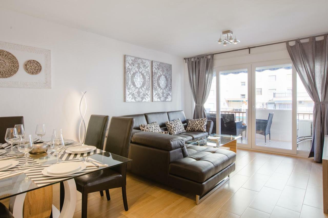 Picasso Daisy Apartment ฟูเอนฮิโรลา ภายนอก รูปภาพ