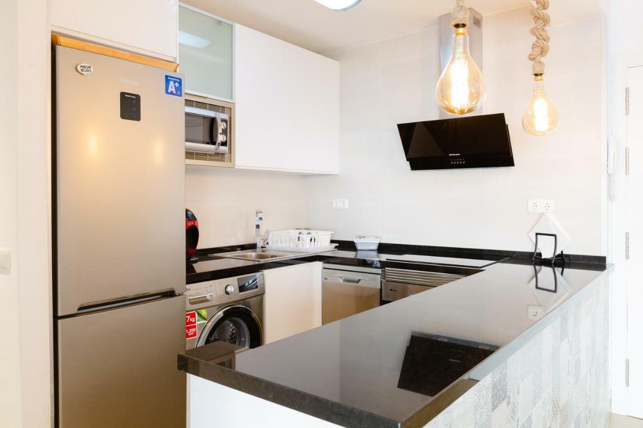 Picasso Daisy Apartment ฟูเอนฮิโรลา ภายนอก รูปภาพ